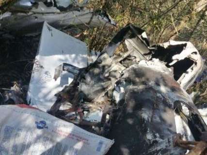 Avião do narcotráfico pega fogo após pouso perto de plantio de maconha