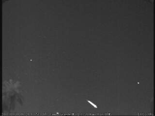 Meteoro captado em outra ocasião pelas câmeras instaladas na UFMS (Foto: reprodução)