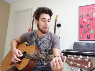 Matheus Nery tem 20 anos e o sonho de ser cantor profissional. Todo esforço ele já está fazendo. (Fotos: Marcelo Victor)