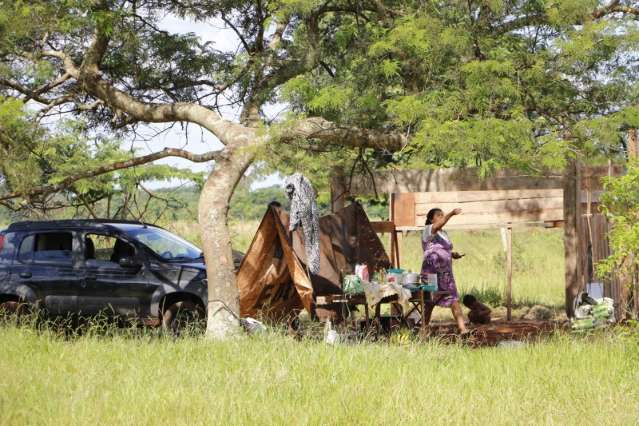 &Iacute;ndios que trabalham em s&iacute;tios se unem a produtores para impedir ocupa&ccedil;&otilde;es