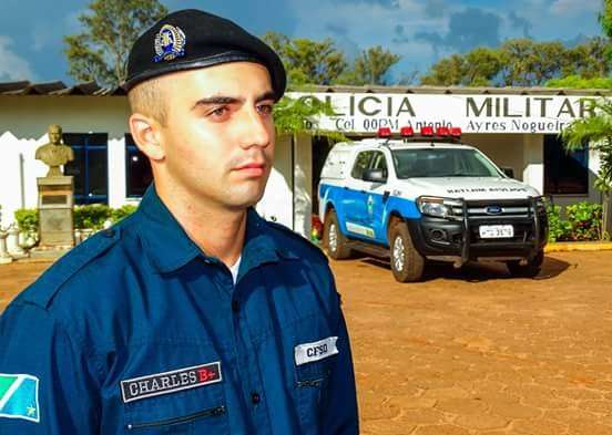 Colis&atilde;o entre dois carros fere dois e mata dois, sendo um policial militar