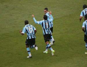  Com gol de Elano, Gr&ecirc;mio vence cl&aacute;ssico contra Internacional em pleno Beira-Rio