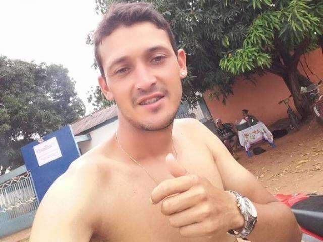 Pol&iacute;cia ainda n&atilde;o identificou suspeitos de agredirem jovem em tabacaria 