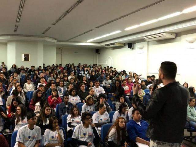 Prefeitura promove &ldquo;aul&atilde;o&rdquo; do Enem no Teatro Glauce Rocha
