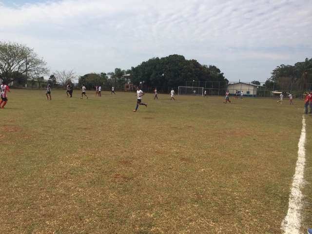Funesp abre tr&ecirc;s n&uacute;cleos de escolinha p&uacute;blica de futebol com 75 alunos
