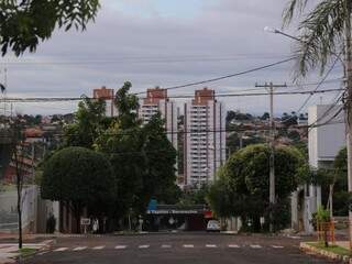 Céu na Capital sul-mato-grossense amanheceu parcialmente nublado (Foto: Marcos Ermínio) 