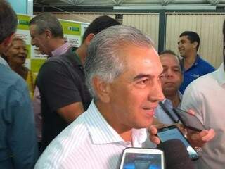 Governador Reinaldo Azambuja em entrevista durante agenda pública nesta manhã (Foto: Leonardo Rocha)
