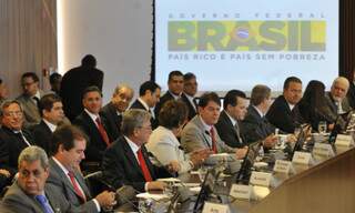 André Puccinelli e outros 26 governadores participam em reunião com a presidente Dilma Rousseff nesta sexta-feira. (Foto: Agência Brasil)