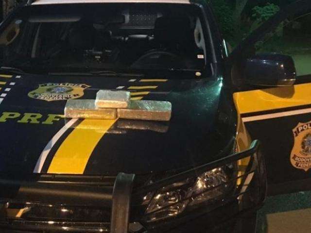 Traficante &eacute; preso em &ocirc;nibus com coca&iacute;na que entregaria por R$ 2 mil na Capital