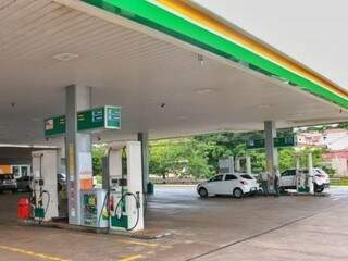 Expectativa é de que mudanças na tributação de combustíveis deem vantagem ao etanol sobre a gasolina em MS. (Foto: Henrique Kawaminami/Arquivo)