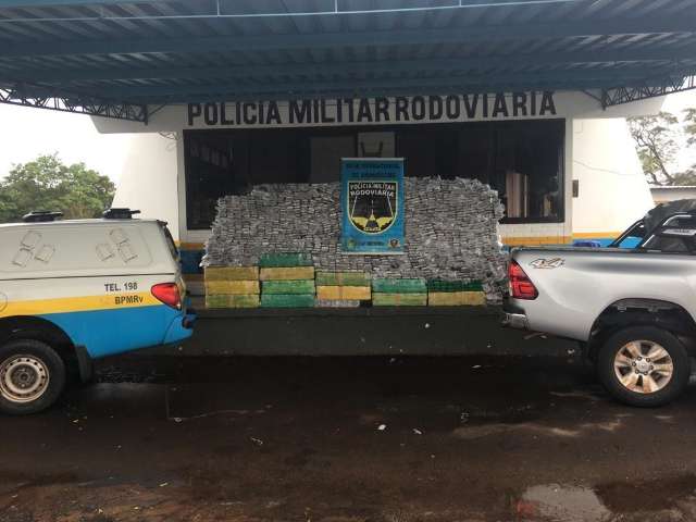 Traficante abandona camionete roubada com 1,5 tonelada de maconha 