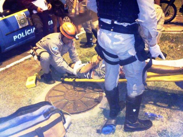 Assaltante foge da pol&iacute;cia, cai de moto e acaba preso