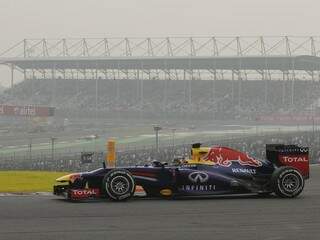 Vettel dominou GP da Índia e se tornou tetracampeão consecutivo. O piloto mais novo a conseguir o feito. (Foto: AP)
