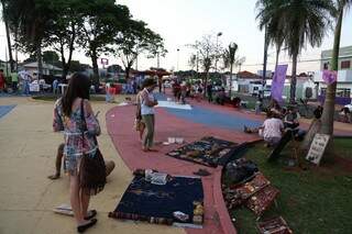 Artesãos vendem produtos durante evento. (Foto: Fernando Antunes)