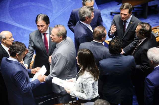 Senado aprova PEC que abre janela de 30 dias para troca de partidos