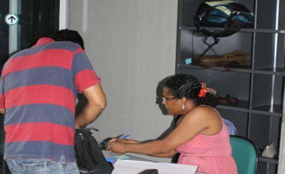 Juiz pro&iacute;be entrada com mochilas e sacolas no F&oacute;rum de Campo Grande