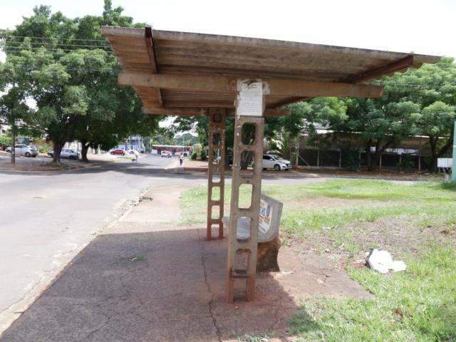 Catalogados, numera&ccedil;&atilde;o em pontos de &ocirc;nibus deixa passageiros curiosos