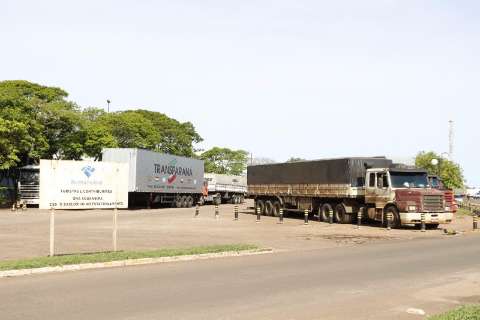 Com greve na Receita, mais de 100 caminhões estão parados em aduana
