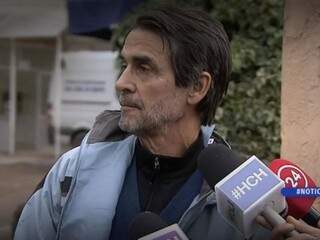 Aos jornalistas chilenos, Ademir conta que a esposa foi atingida no deslizamento de rochas (Reprodução/24h)