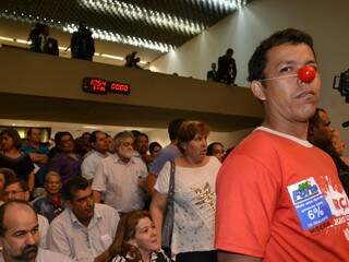 Após protesto de servidores na Assembleia, André marca reunião para julho Após protesto de servidores na Assembleia, André marca reunião para julho