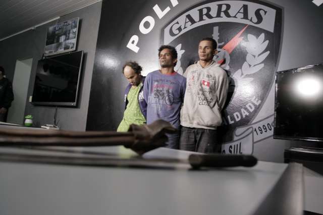 Pol&iacute;cia ainda n&atilde;o encontrou 5&ordm; suspeito de envolvimento em duplo assassinato