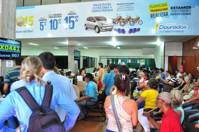 Com feriado de ter&ccedil;a, &oacute;rg&atilde;os municipais fecham hoje e s&oacute; reabrem dia 9