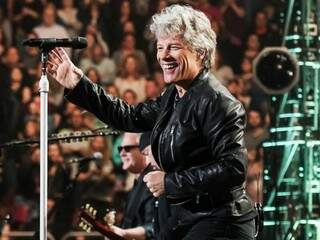 Não é dessa vez que vamos ver Jon Bon Jovi com sua banda por aqui. (Foto: Gilbert Carrasquillo/Getty Images)
