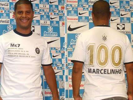  Marcelinho Carioca visita loja do Corinthians em Campo Grande no domingo