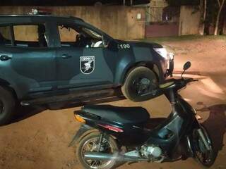 Moto Honda Biz recuperada pelos policiais. (Foto: Batalhão de Choque) 
