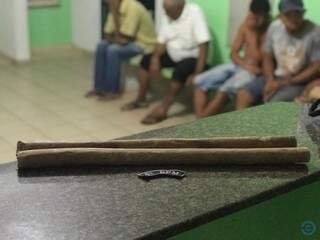 Idoso &eacute; preso ap&oacute;s golpear adolescente com foice  