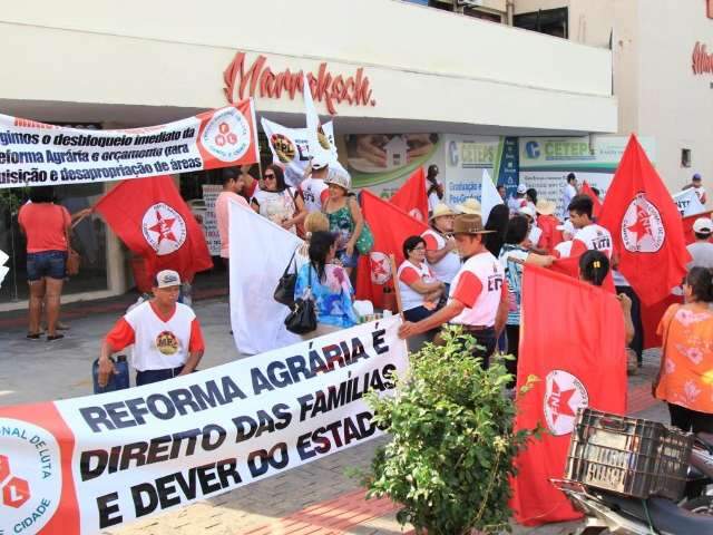 Sem-terra acampam no Incra contra paralisa&ccedil;&atilde;o da reforma agr&aacute;ria