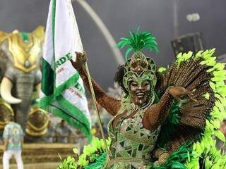 Porta-bandeira da Mancha Verde no desfile de sexta-feira (Foto: Divulgação)