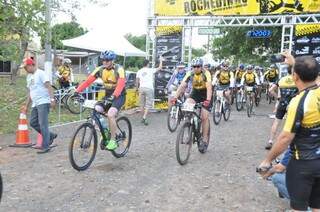 Desafio de mountain bike levou competidores a Rochedinho. (Foto: Marcelo Calazans)