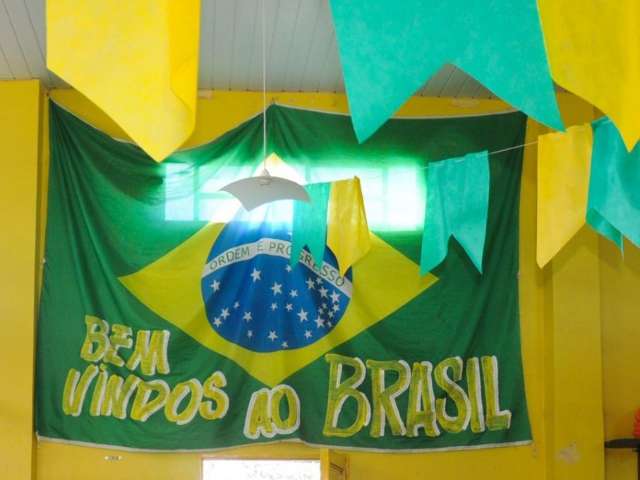 Com verde amarelo do carro at&eacute; a casa, Brasil &eacute; mais que um apelido para Ednaldo