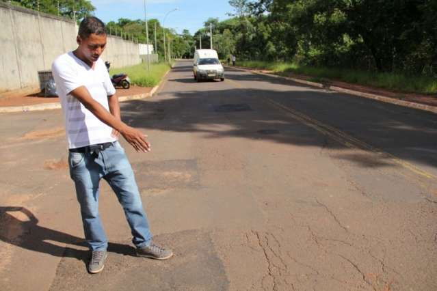 Piv&ocirc; do tapa-buraco fantasma assume &quot;culpa&quot; e diz que rua tinha fissura