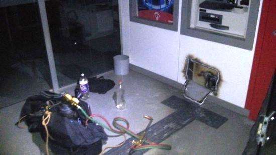 Pol&iacute;cia pega trio tentando arrombar caixa eletr&ocirc;nico da Prefeitura de Miranda