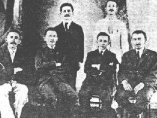 Sentados da direita para esquerda: Camillo Boni, Arnaldo Estevão de Figueiredo e Arlindo de Andrade Gomes.