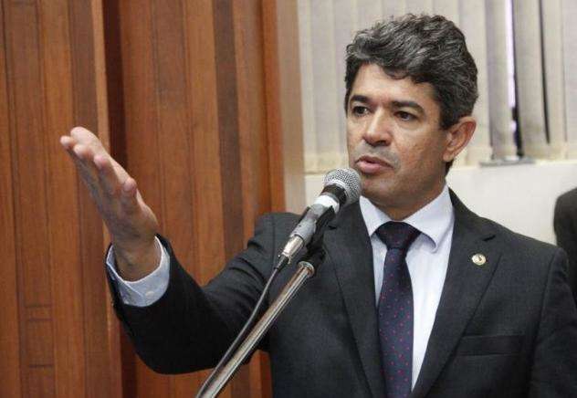 PSDB acertou com PR, SD e PRB e agora tenta novos partidos, diz deputado