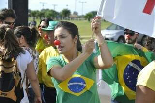 Grupo se concentra vestido nas cores do Brasil para protesto (Foto: Marcelo Calazans)