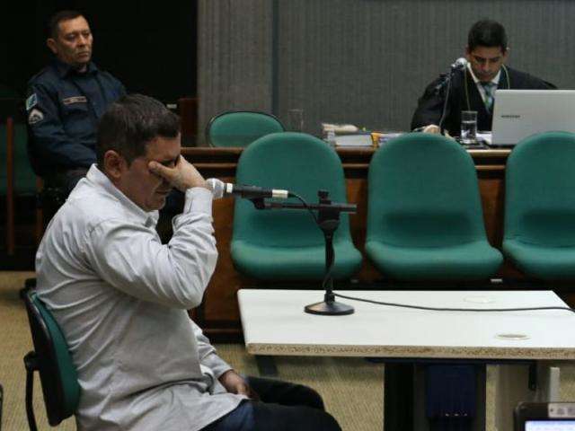 R&eacute;u por matar crian&ccedil;a de 11 anos com bala perdida chora em julgamento 