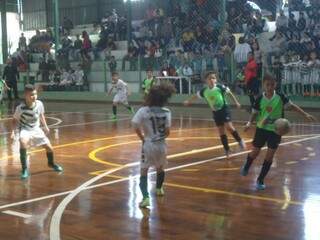 As partidas ocorreram no ginásio Pelezinho/União dos Sargentos, do bairro Amambai. (Foto: Divulgação) 