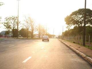 O dia na capital sul-mato-grossense amanheceu com céu aberto (Foto: Marcos Maluf)