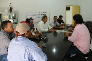 Vereadores com o prefeito Léo Matos, na devolução das sobras do duodécimo (Foto: Divulgação)