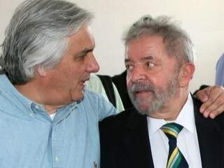 O senador Delcídio do Amaral ao lado do ex-presidente Lula em evento político em MS. (Foto: Arquivo)