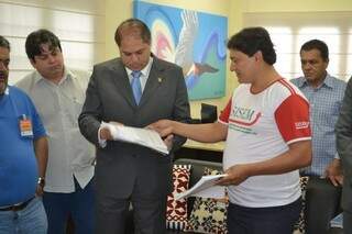 Tabosa formaliza pedido de cassação de mandato de prefeito (Foto: Cleber Gellio)