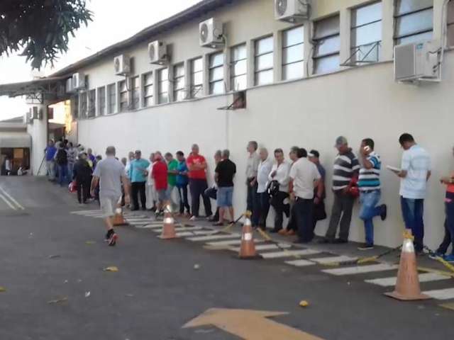 No fim do Novembro Azul, hospital tem fila para exame preventivo gratuito