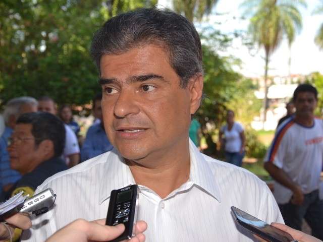 Trad rebate cr&iacute;ticas e pede a sa&iacute;da do presidente do PMDB no Estado