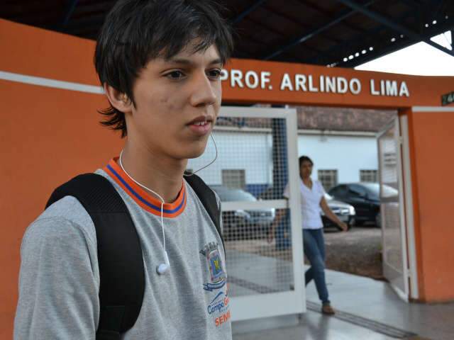  Na volta &agrave;s aulas, alunos ainda com sono dizem que f&eacute;rias passaram r&aacute;pido demais