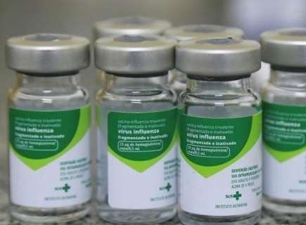 Denúncia à polícia aponta vacinação em massa no gabinete de Bernal