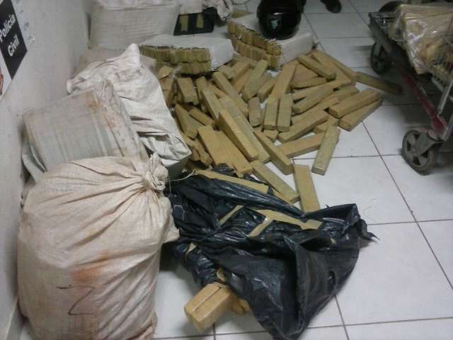 Choque aprende trio com mais de meia tonelada de drogas no Los Angeles